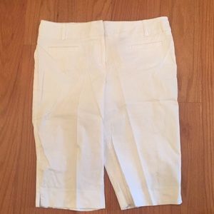 LAST CALL - White long Bermuda shorts